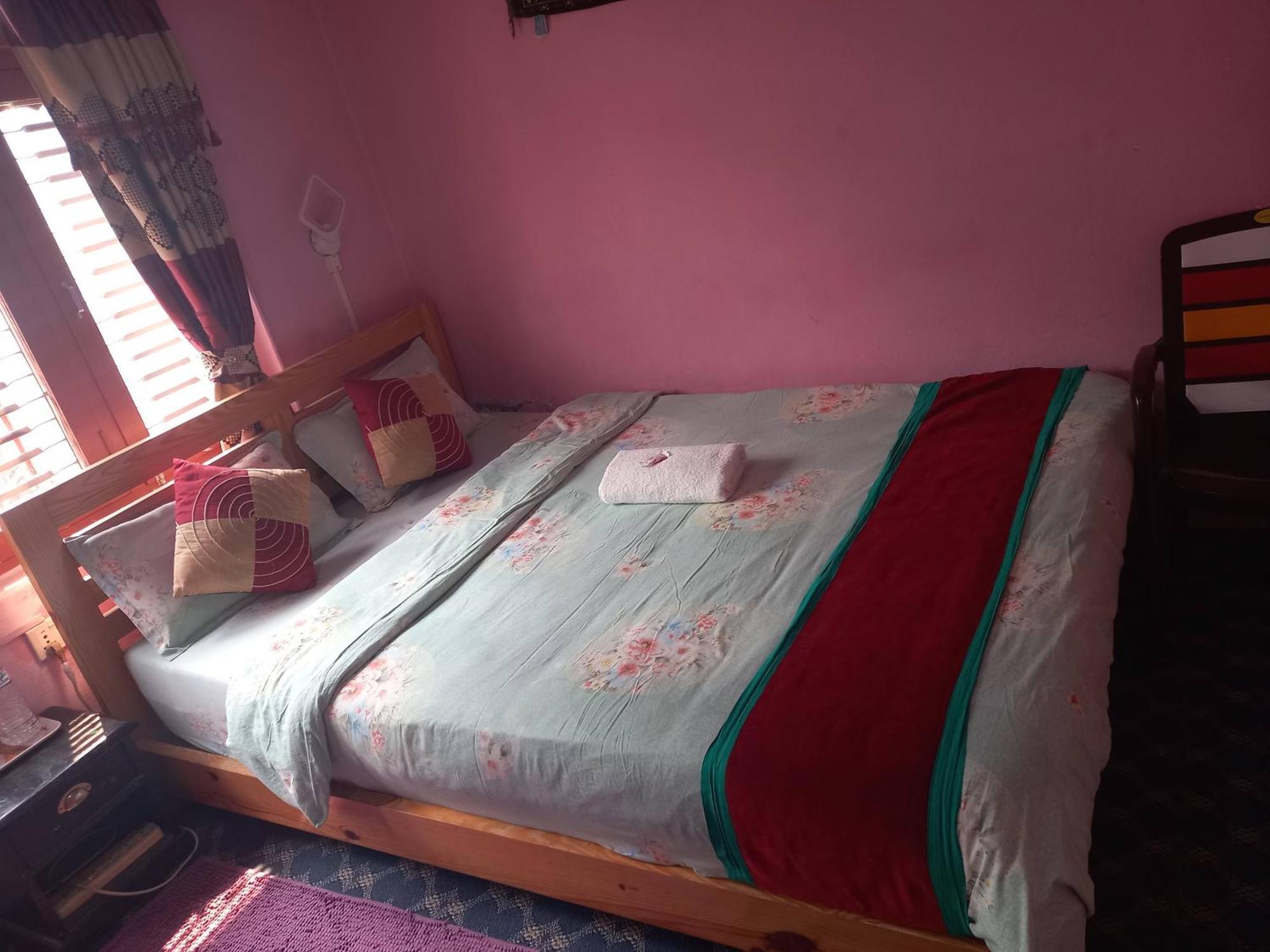 Galaxy Inn Guest House Pokhara Bagian luar foto