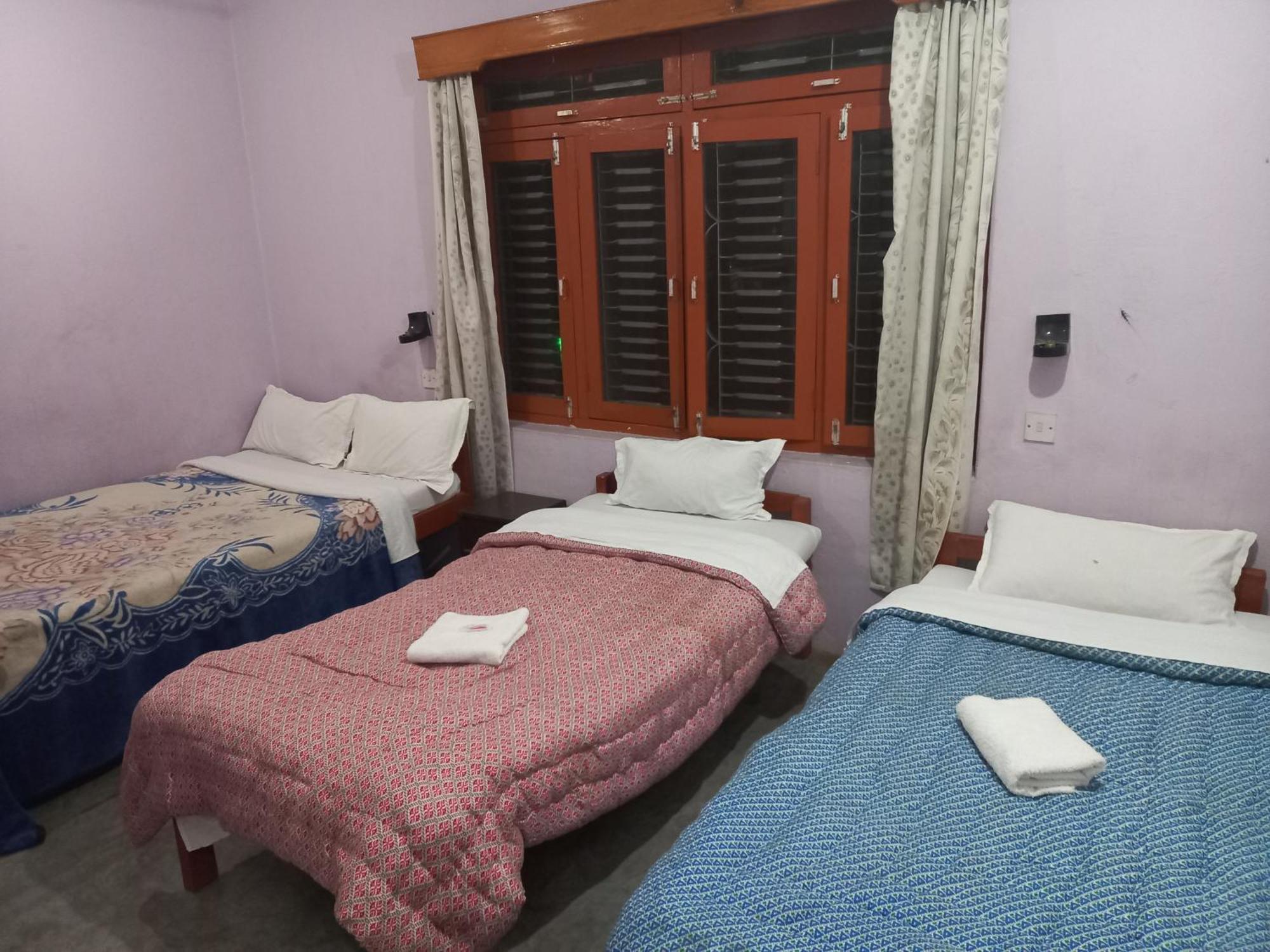 Galaxy Inn Guest House Pokhara Bagian luar foto