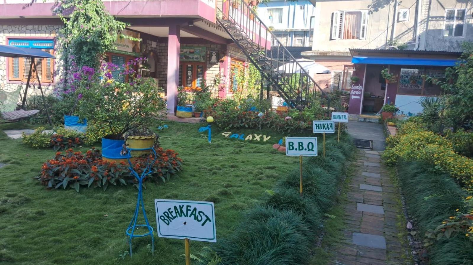 Galaxy Inn Guest House Pokhara Bagian luar foto