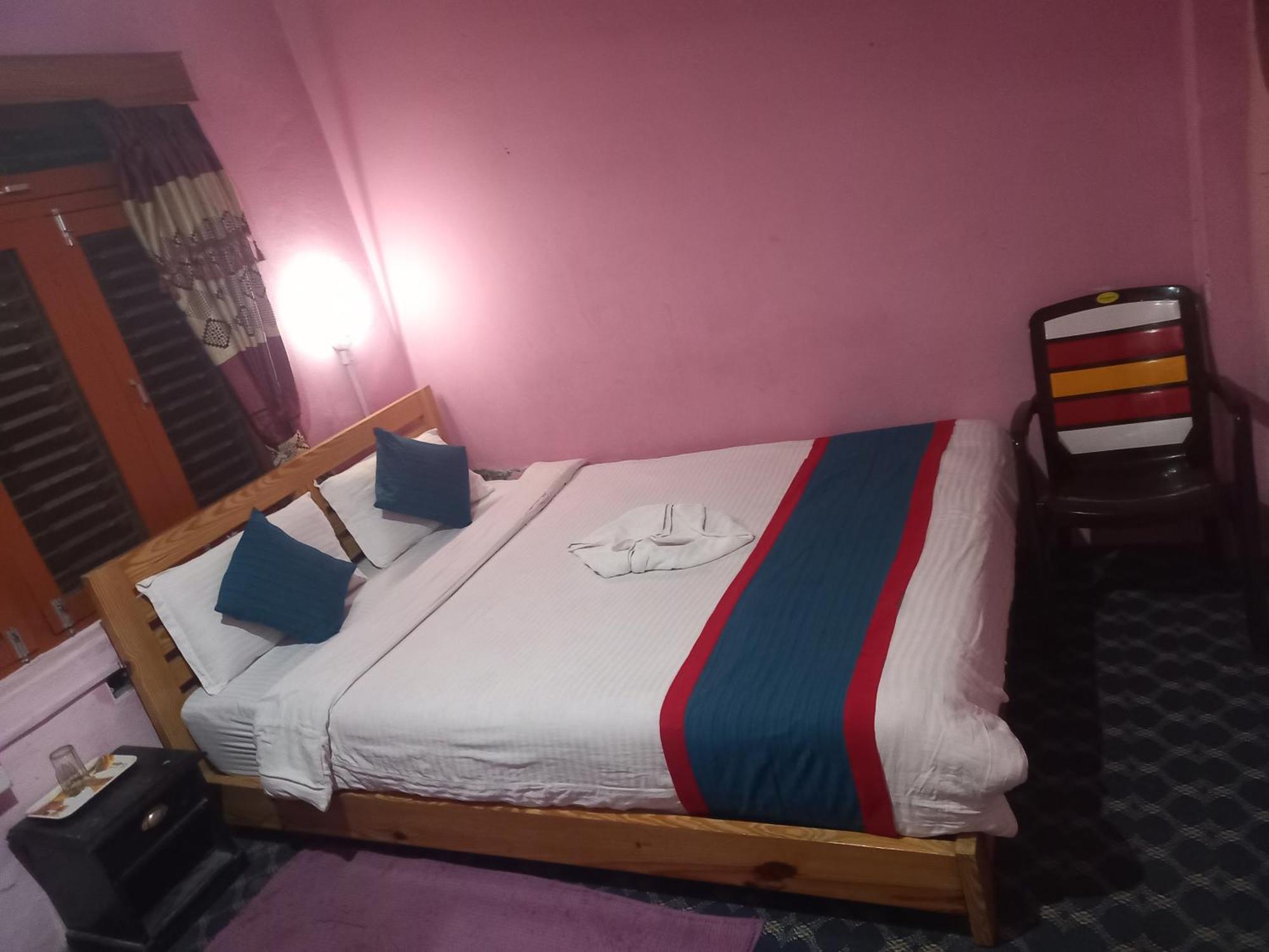 Galaxy Inn Guest House Pokhara Bagian luar foto