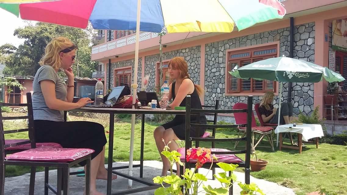 Galaxy Inn Guest House Pokhara Bagian luar foto