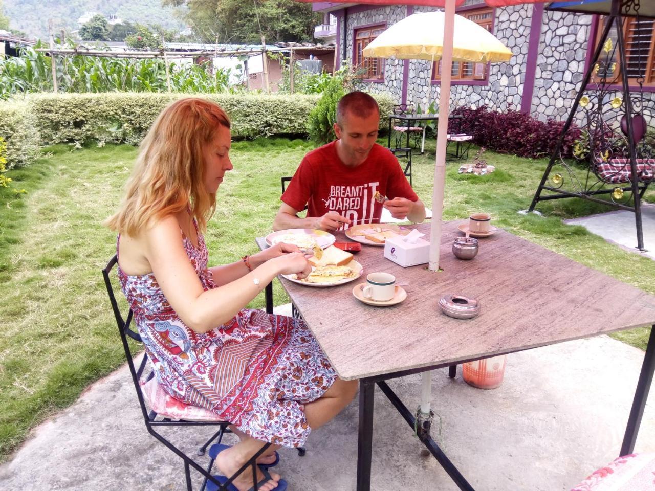 Galaxy Inn Guest House Pokhara Bagian luar foto