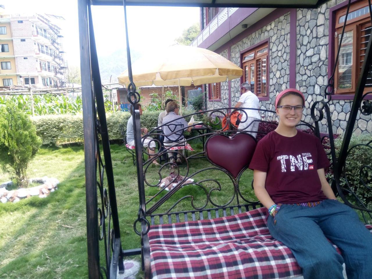 Galaxy Inn Guest House Pokhara Bagian luar foto