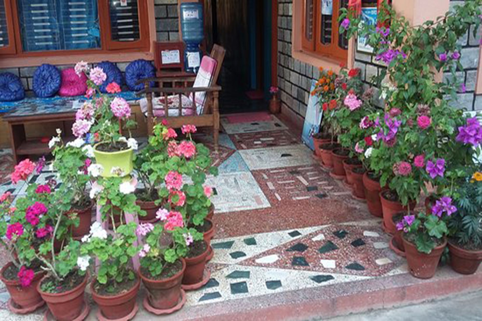 Galaxy Inn Guest House Pokhara Bagian luar foto