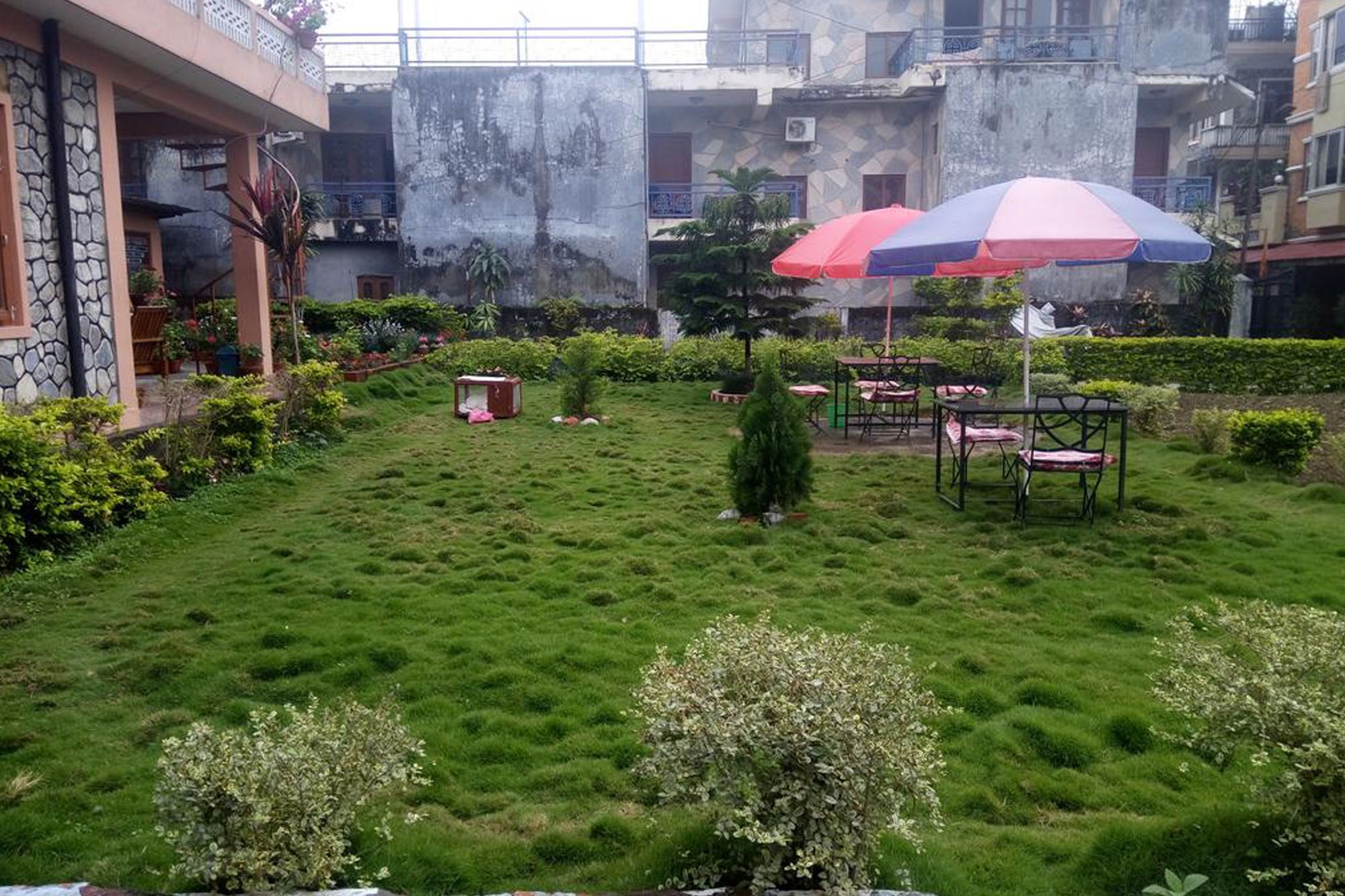 Galaxy Inn Guest House Pokhara Bagian luar foto
