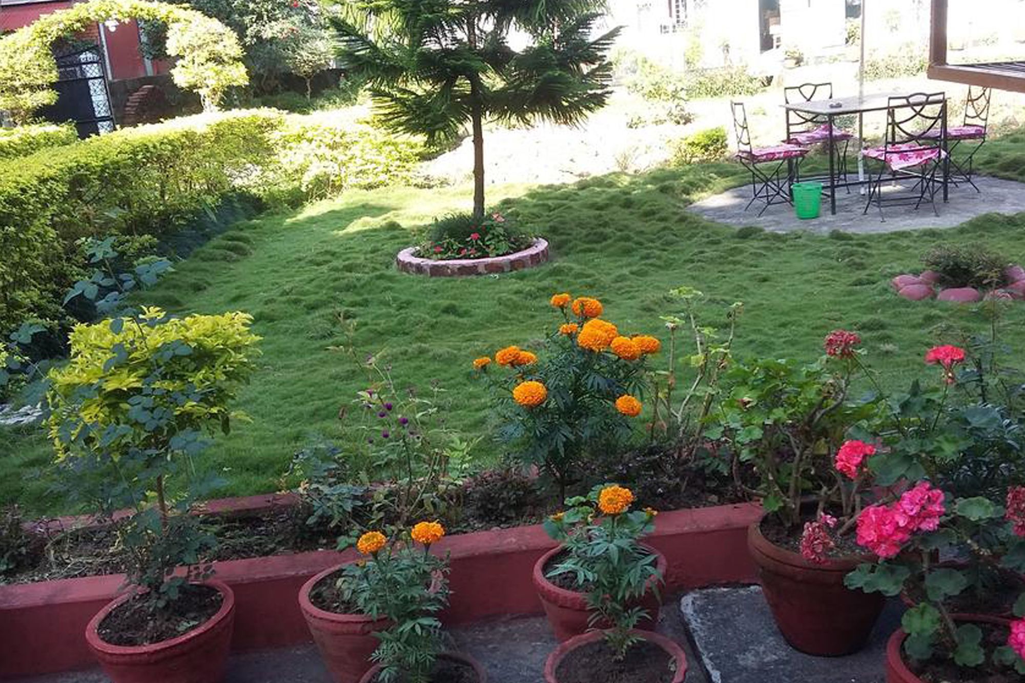 Galaxy Inn Guest House Pokhara Bagian luar foto